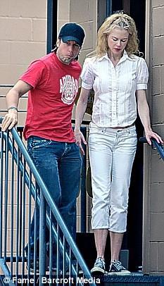 article-0-022b32d300000578-612_233x406.jpg